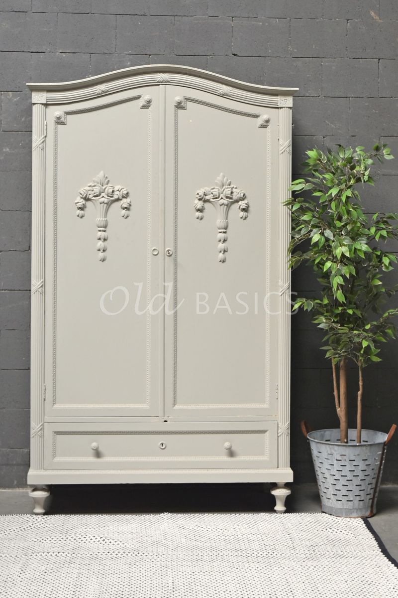 Detail van Brocante kast, grijs, materiaal hout
